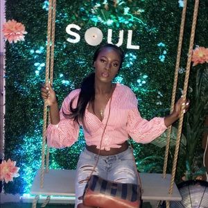 Meet your Posher, Chanel